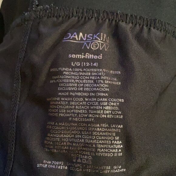 Women’s Dansko exercise shorts - Picture 4 of 6